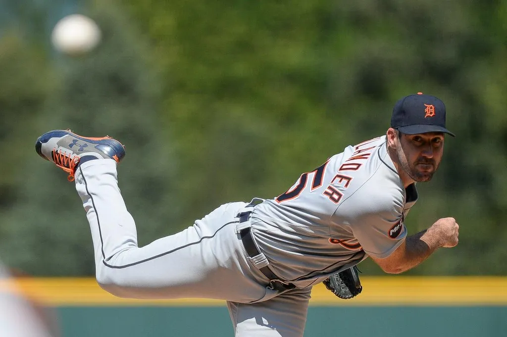 Justin Verlander pitching for the Detroit Tigers