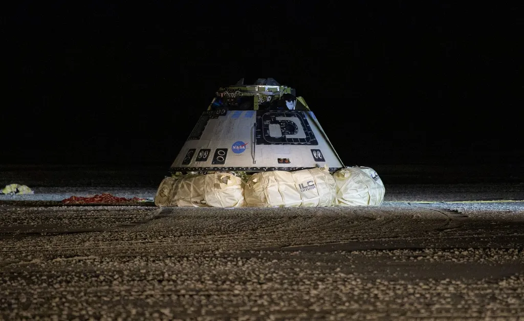 Boeing CST-100 Starliner crew capsule after landing at White Sands, New Mexico, in December 2019, airbags deployed around its base.