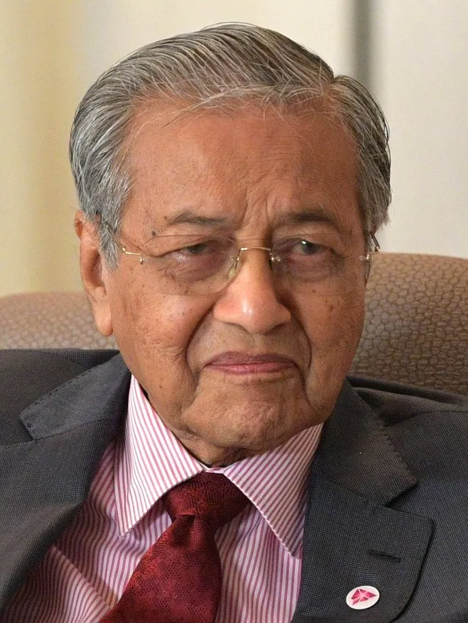 Former Malaysian prime minister Mahathir Mohamad in a suit and tie (November 2018 photo)
