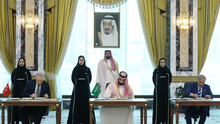 Leaders of Turkey, Saudi Arabia and Pakistan signing the Mecca defence pact at a ceremony
