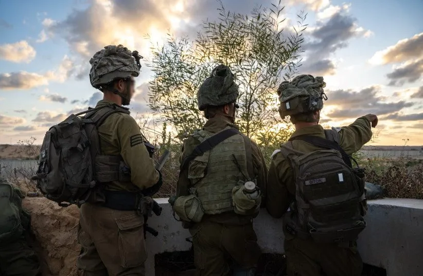 IDF soldiers on alert at a border position