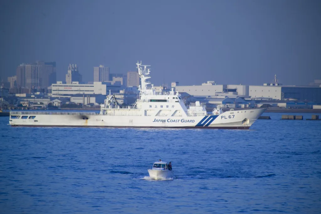 Japan Coast Guard patrol vessel PL 67 of the Hateruma class at sea (not the Chinese survey ship Kexue)