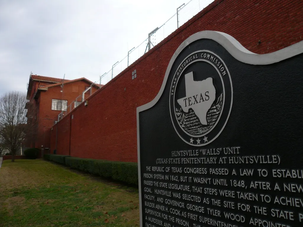Red-brick wall and historic marker of the Huntsville 'Walls' Unit, the Texas State Penitentiary at Huntsville where Jamaal Howard was executed on 7 October 2026