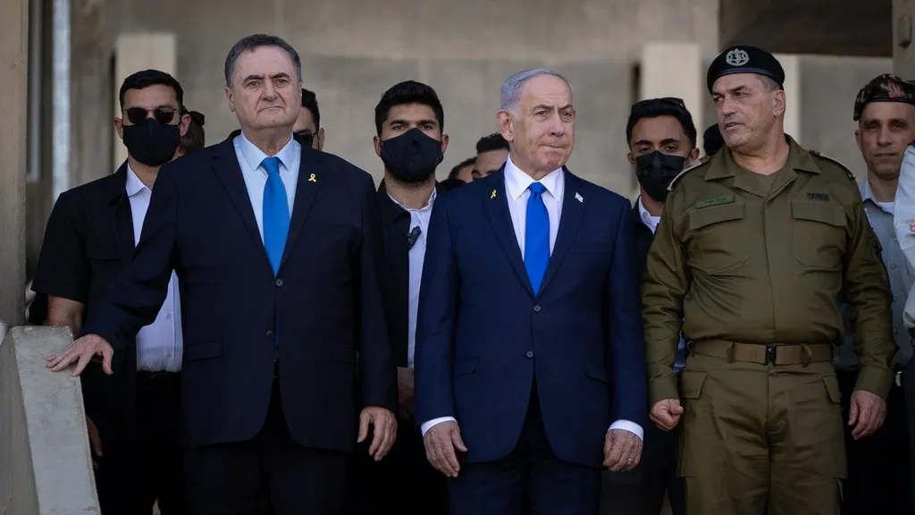 Israel Katz (left) with IDF chief Eyal Zamir (right) alongside Benjamin Netanyahu