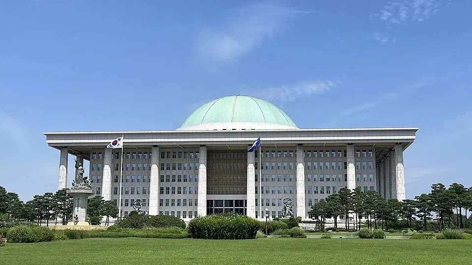 The National Assembly building of South Korea in Seoul, where the five bank chiefs face Monday's FSS audit