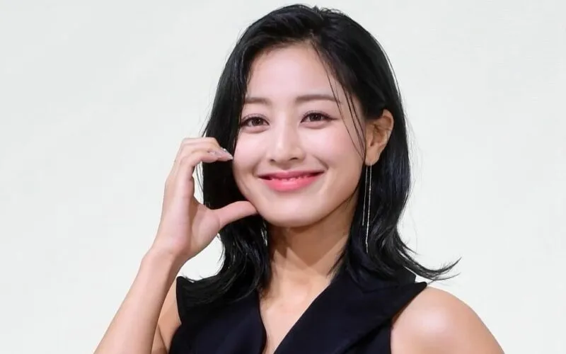 TWICE's Jihyo smiling at a public appearance