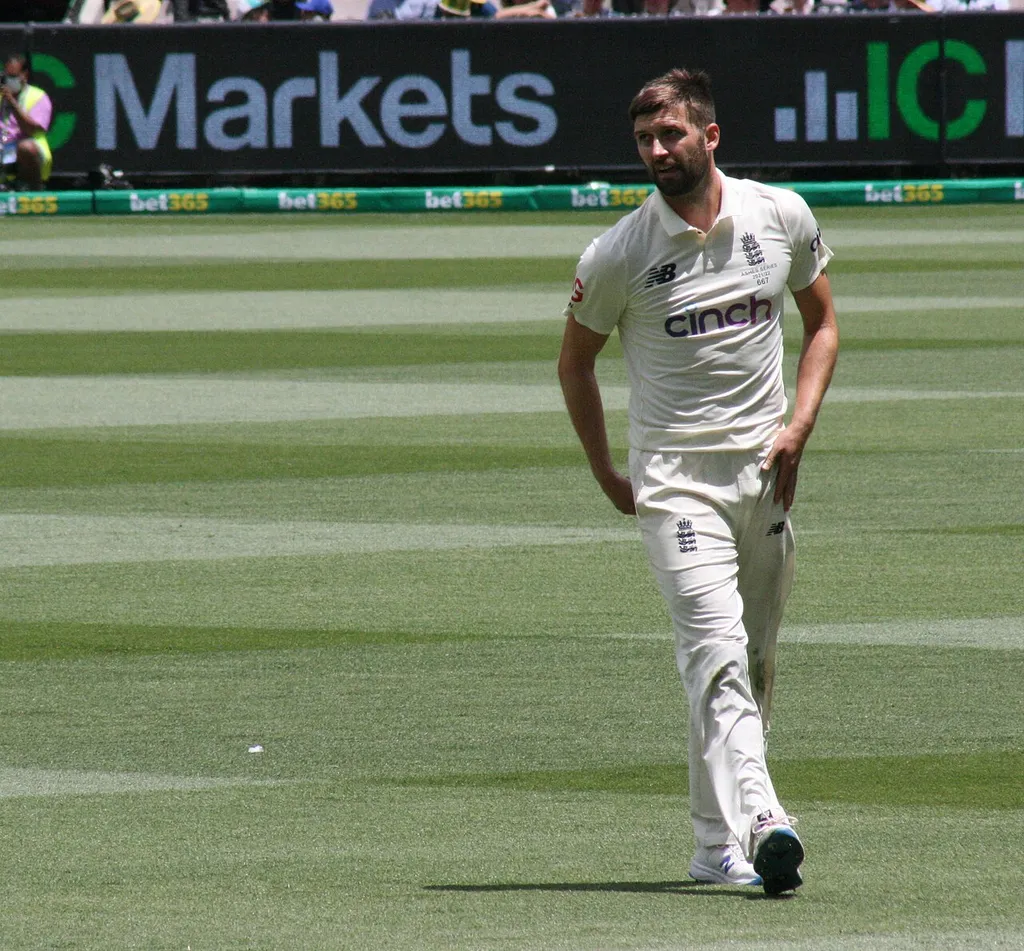 Mark Wood bowling for England in Test whites during day two of the Boxing Day Test at the Melbourne Cricket Ground, 2021-22 Ashes.
