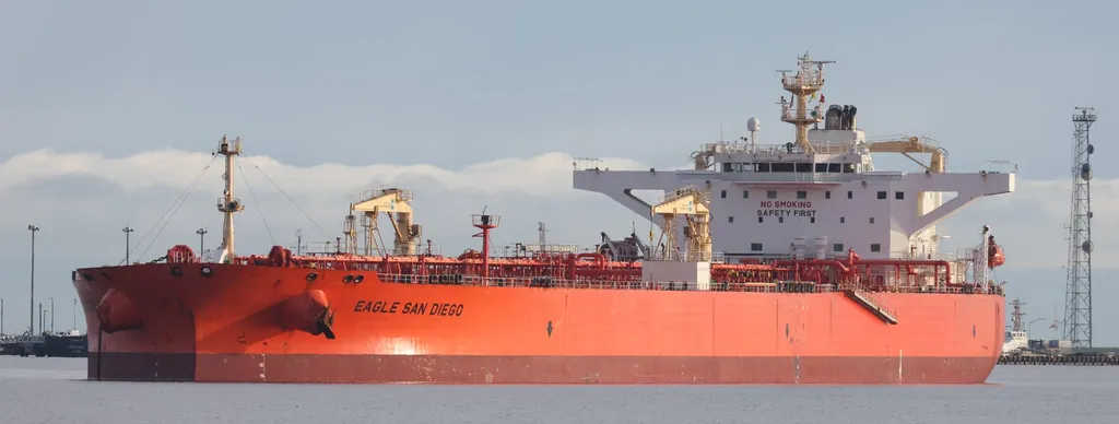 The crude oil tanker Eagle San Diego at sea