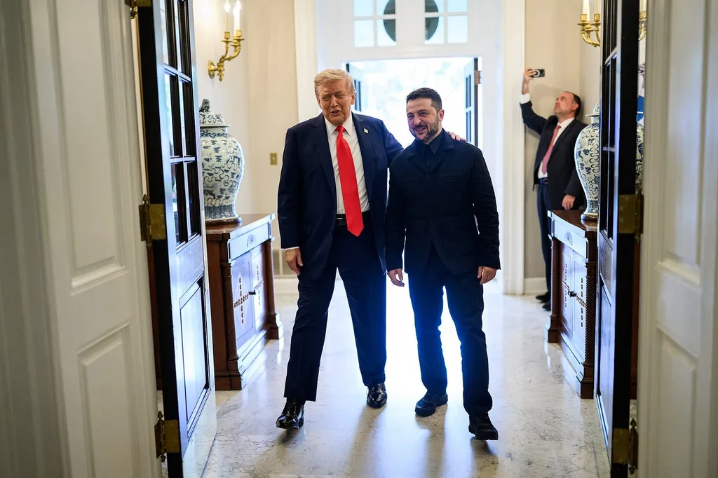 US President Donald Trump with his arm around Ukrainian President Volodymyr Zelenskyy at the White House entrance, August 2025