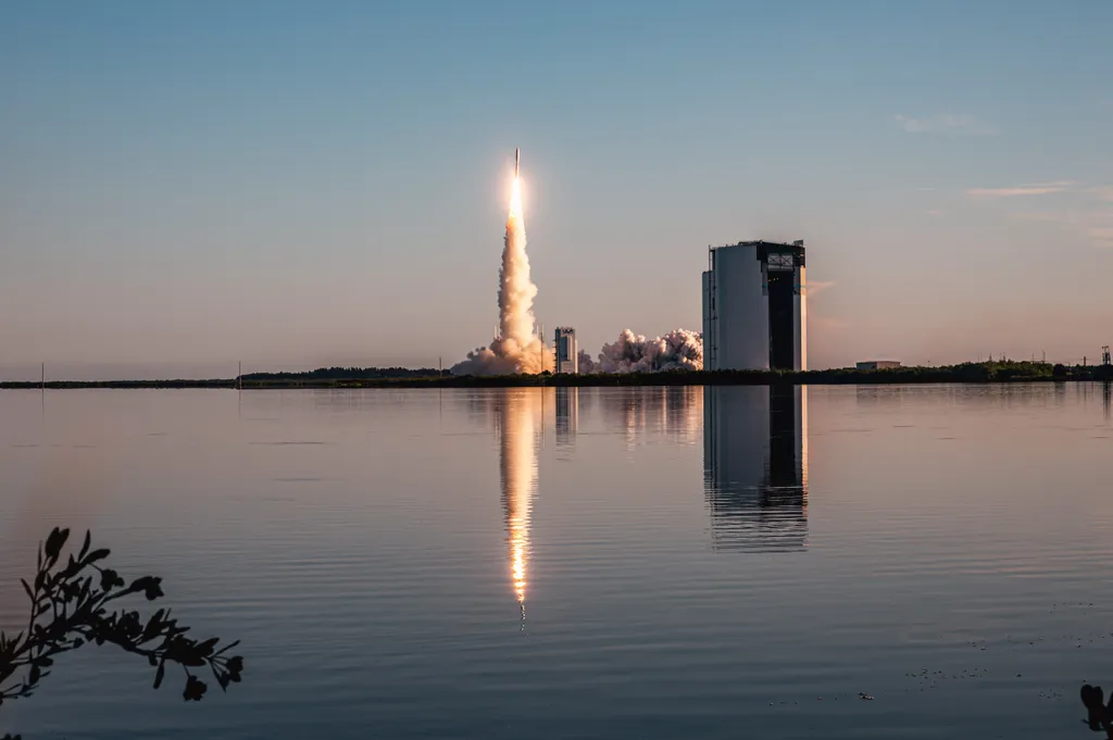 An Atlas V rocket carrying the Kuiper 3 mission lifts off from Cape Canaveral Space Force Station, part of Amazon's Project Kuiper / Leo low-Earth-orbit satellite broadband network.